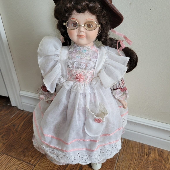 Vintage Alberton Porcelain doll - Picture 2 of 4